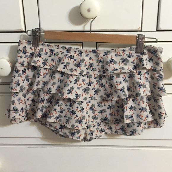 SOLD Kimchi Blue Ruffled Floral Shorts| NWOT - Picture 1 of 1