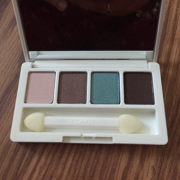 Clinique eyeshadow quad - Picture 2 of 3