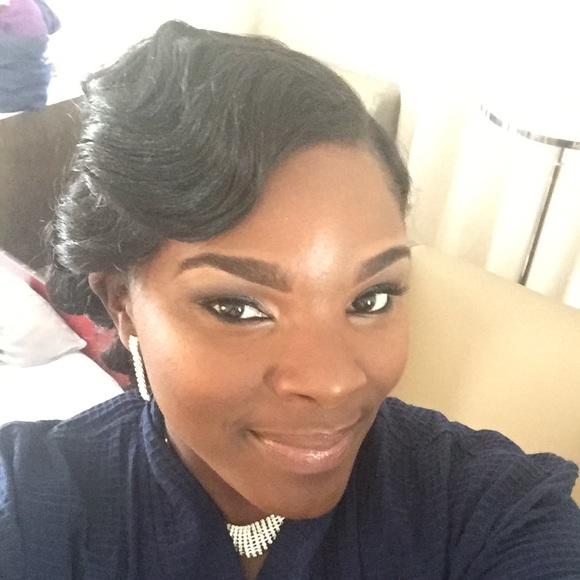 Meet your Posher, Alva