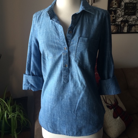 NWOT⭐️ Denim Top