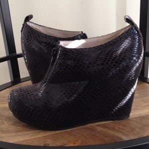 Jeffrey Campbell faux snake 99 zip wedge