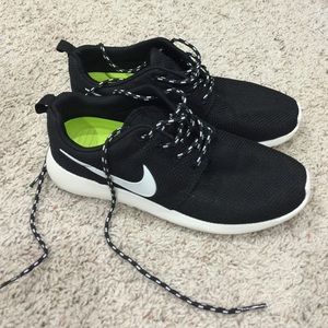 BRAND NEW Nike Roshe