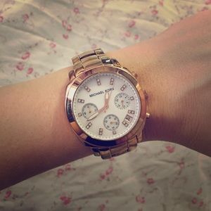 Final Price drop🙋🏼 {Michael Kors Watch}