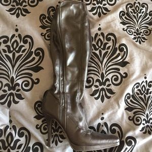 High Heel Boots!!!! Brown! Make offer Please share