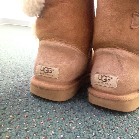 UGGS - Picture 2 of 3