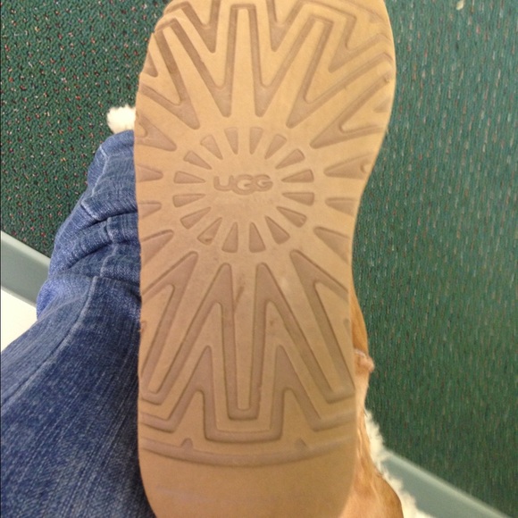 UGGS - Picture 3 of 3