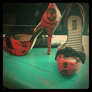 Size 10 sexy skull heels