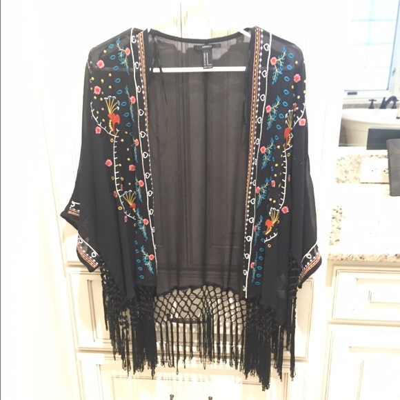 Adorable embroidered kimono!