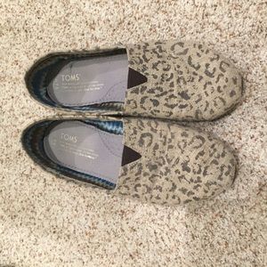 Leopard print TOMS