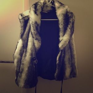 Cute fur vest jacket.