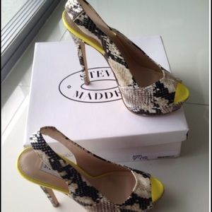 Steve Madden snake pumps