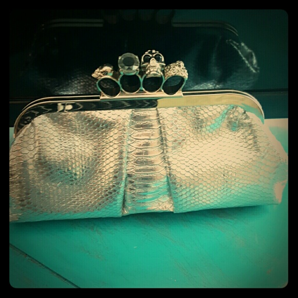 Knuckle skull and diamond clutch bag