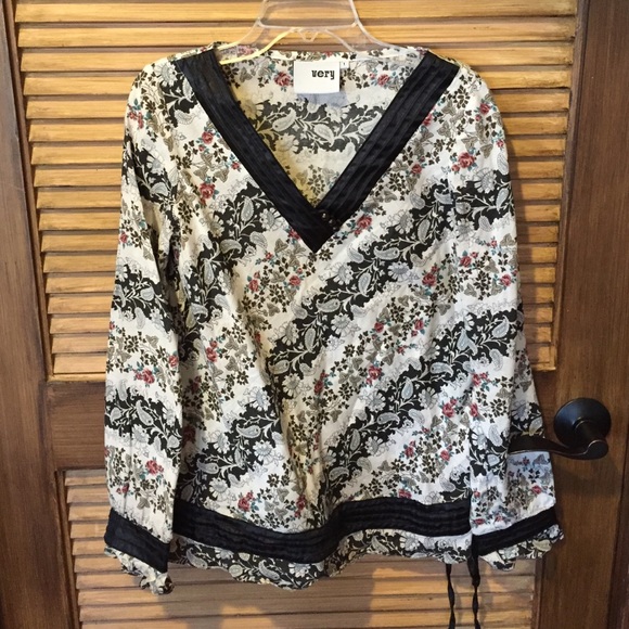 V neck top