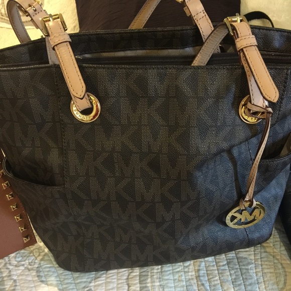 Michael Kors Handbags - MK purse