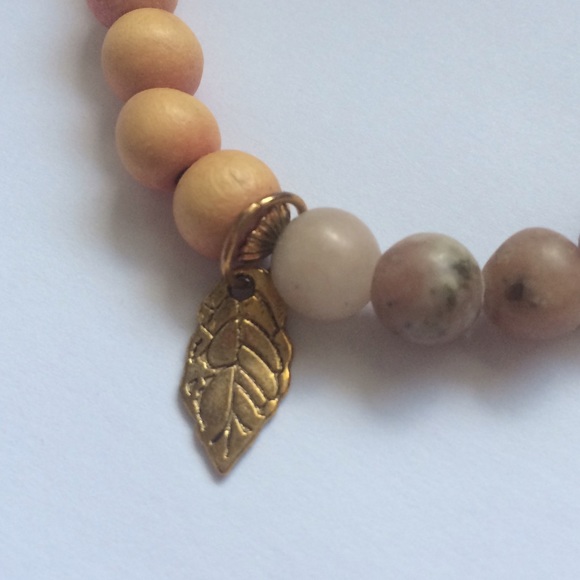 Cute multi toned bracelet with leaf charm. - Picture 3 of 3