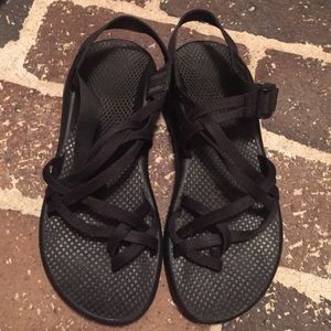 BLACK DOUBLE STRAP CHACOS
