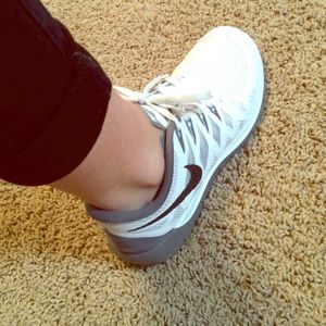White Nike tennis shoes