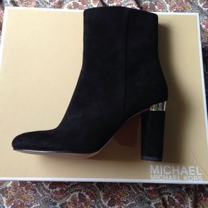 Michael kors black suede mid ankle boogie size 7