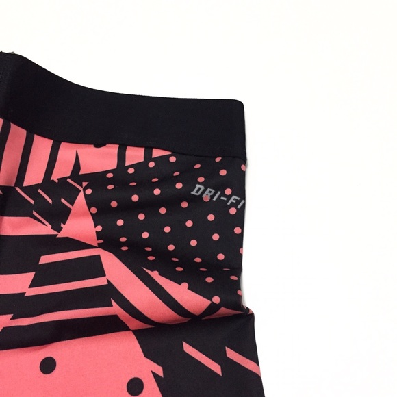 ❌SOLD❌ Nike Pro Dri Fit Black Coral Workout Shorts - Picture 4 of 4