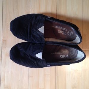 Black suede TOMS