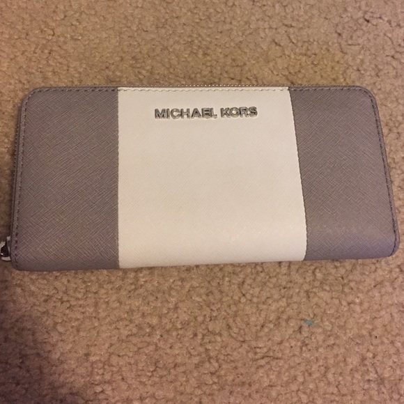 Michael Kors Handbags - Michael Kors Wallet