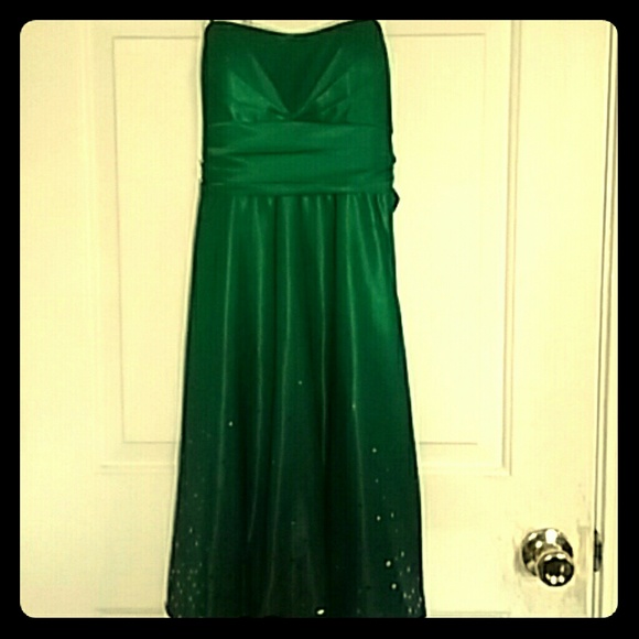 Green dress - Picture 1 of 3