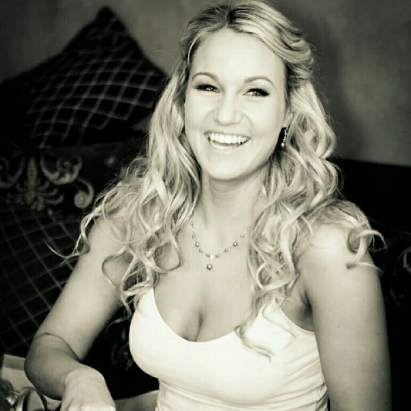 Meet your Posher, Emily - Picture 1 of 1