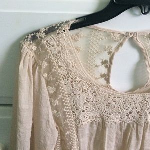 Super cute cream top. NEVER WORN‼️