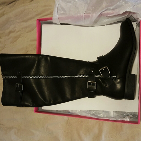 SOLD ON MERCARI!!!! - Picture 1 of 4