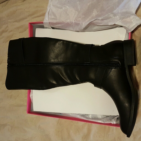 SOLD ON MERCARI!!!! - Picture 2 of 4