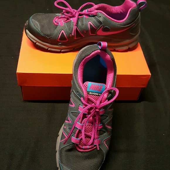 Nike Alvord 10 size 9.5
