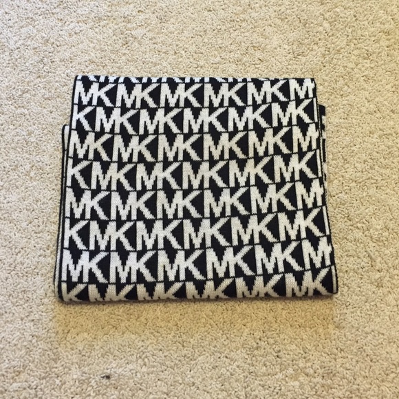 Michael Kors Accessories - Michael Kors scarf