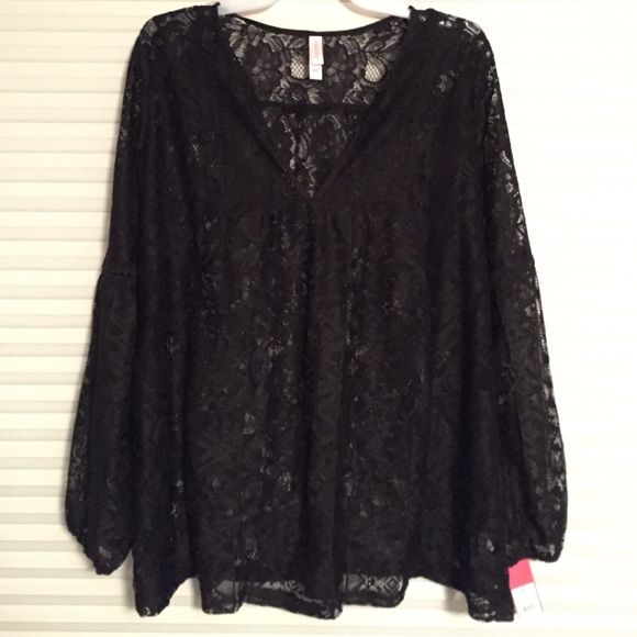 NWT LACE TOP