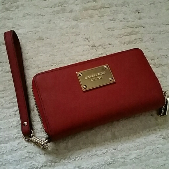 MICHAEL Michael Kors Handbags - Great condition MK wristlet!