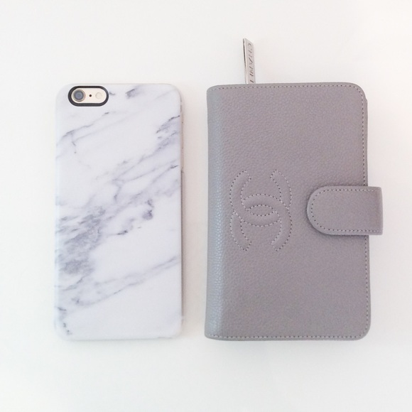 ❌SOLD❌ Chanel light grey L-zip wallet - Picture 2 of 4