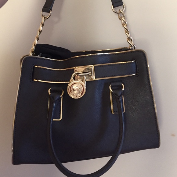 Michael Kors Handbags - Michael Kors Hamilton purse