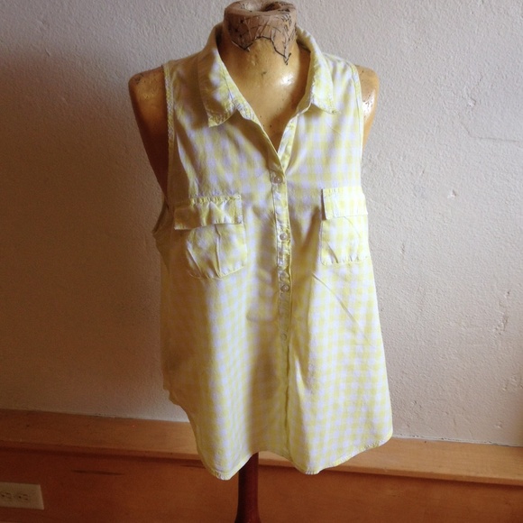AERIE Sleeveless yellow and white checkered top