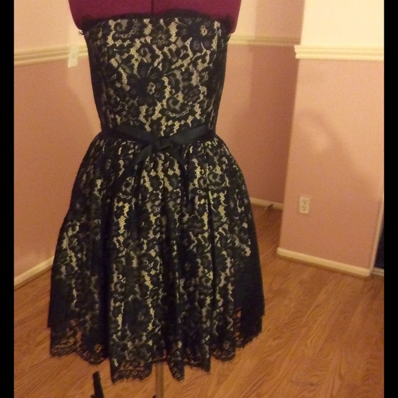 “NWOT” Black/Nude Lace Dress - Picture 4 of 4