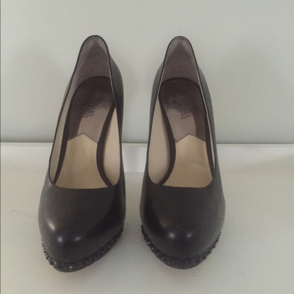 Black pumps - Picture 3 of 4