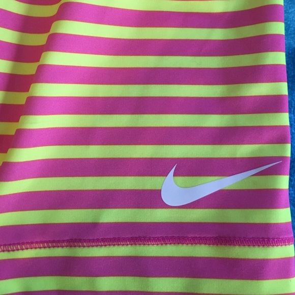 Nike Capri pink and yellow leggings - Picture 3 of 4