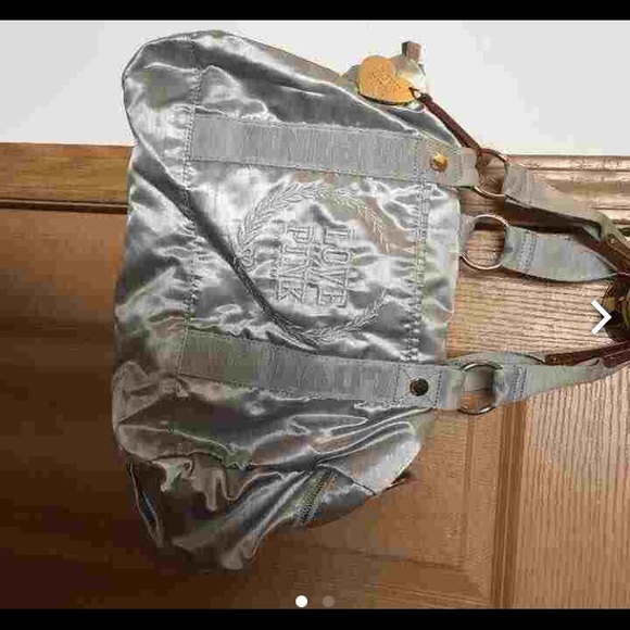 Silver purse from pink