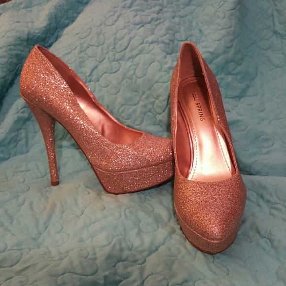 *****SOLD Gorgeous Gold glitter heels