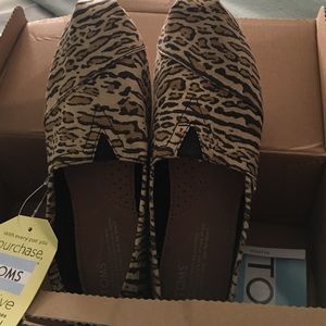 Brand new Leopard  print toms