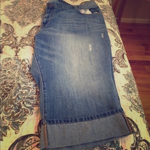Super cute distressed denim Capri!