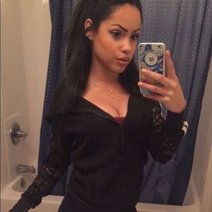 Meet your Posher, Tiara