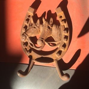 A horse shoe hanger