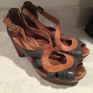 Miz Mooz Wood Tan and Blue Sandal Sz 10 EUC