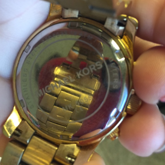 Michael Kors Classic large face gold watch - Picture 3 of 4