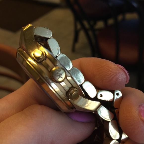 Michael Kors Classic large face gold watch - Picture 4 of 4