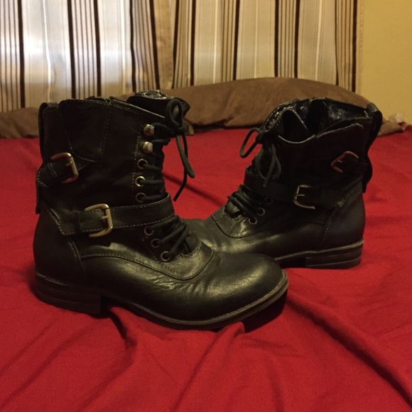 Short military boot